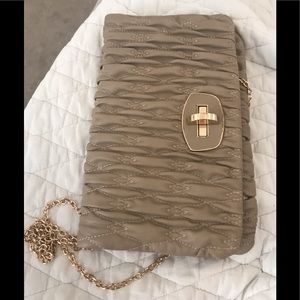 Khaki/tan clutch with gold detachable chain